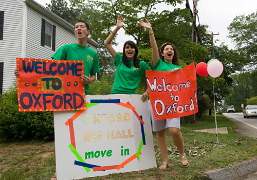Students welcoming new Oxford students