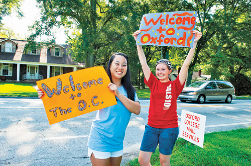 Students hold signs saying Welcome to Oxford